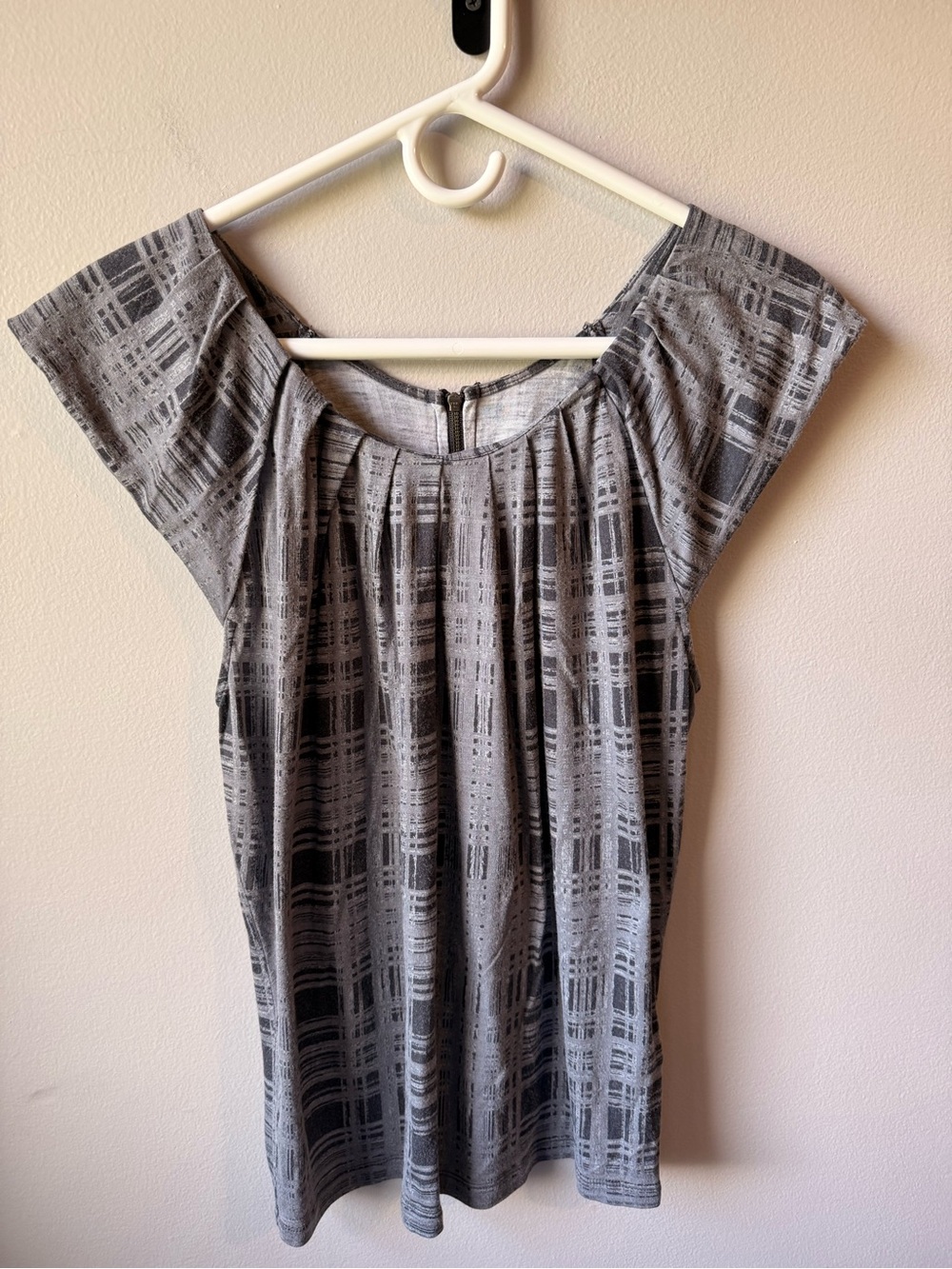 Banana Republic Gray Abstract Print Pleated Blouse Top Size Medium